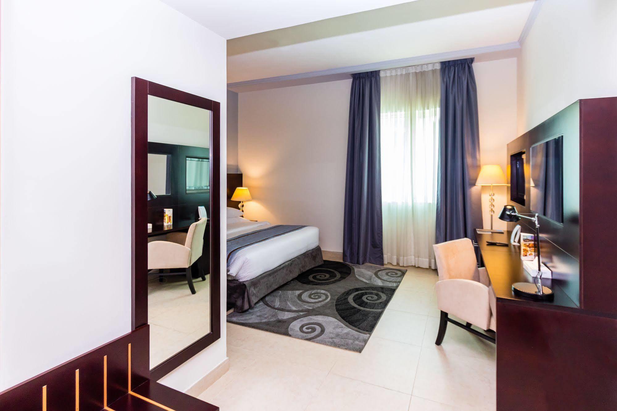 Tower Hotel Apartments Abu Dhabi Buitenkant foto